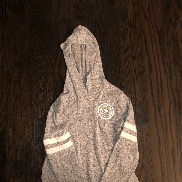 Very cute grey Abercrombie & Fitch sweater - Picture 1 of 4